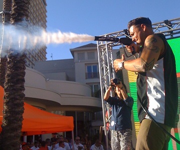 Pauly D using a Handheld CO2 Cryo Smoke Special Effects Gun