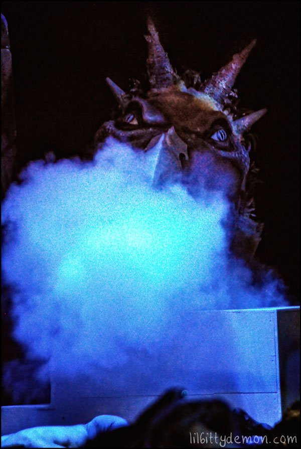 Co2 Cryo Dragon shoots plumes of CO2 Special Effect Cryo Smoke built by CryoFX